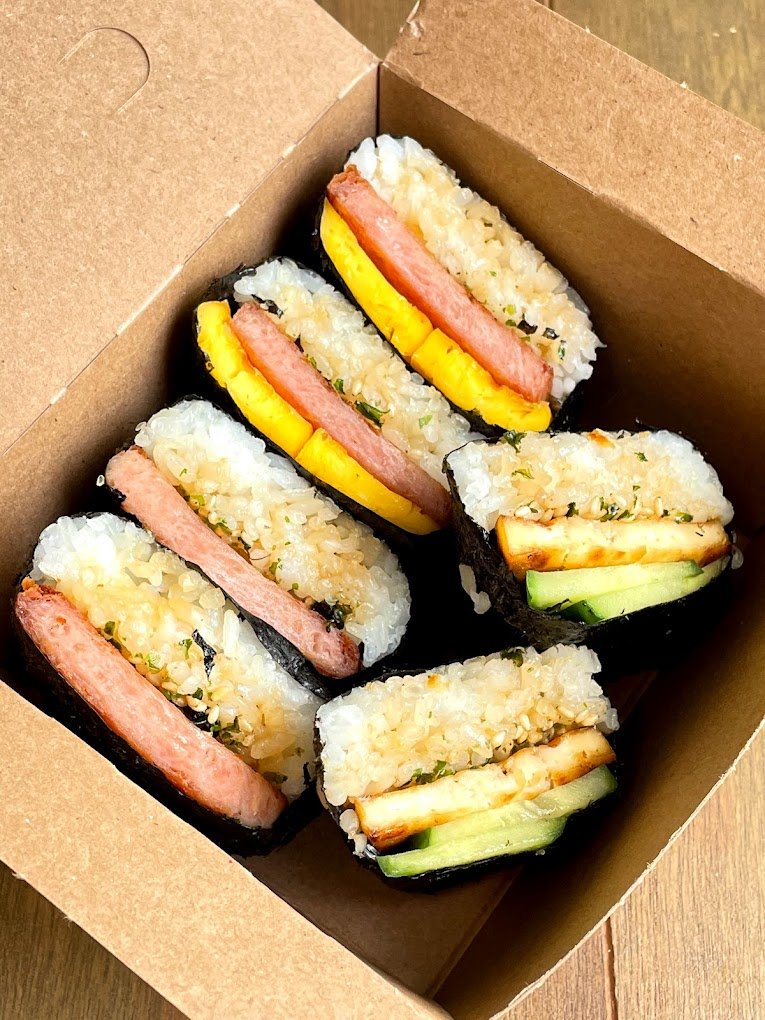 musubi in a brown to go container